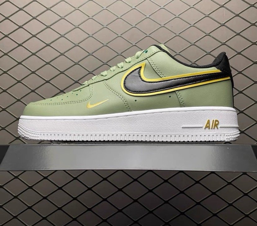 NK Air Sneaker